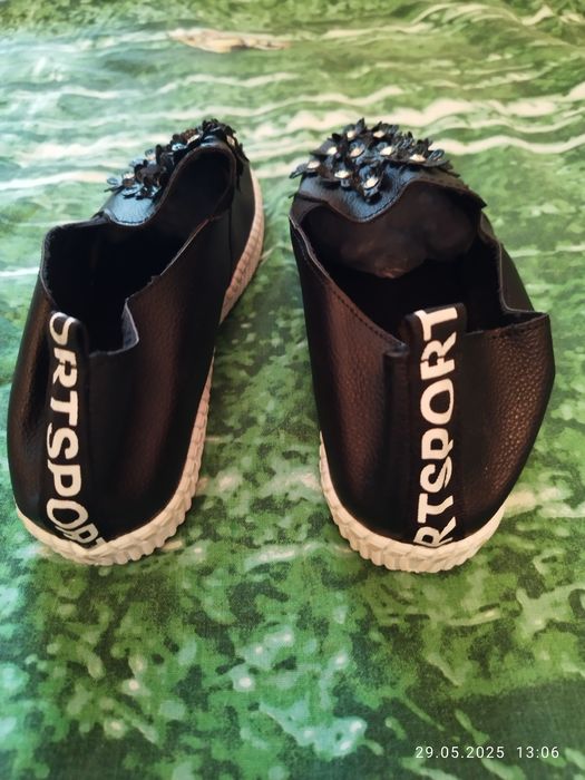 Слипоны черные женские