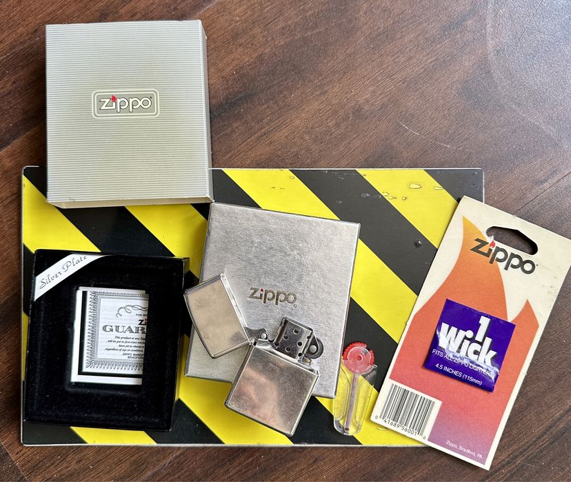 Zippo / argint placat din 2002 /05 + flint si pietre originale.