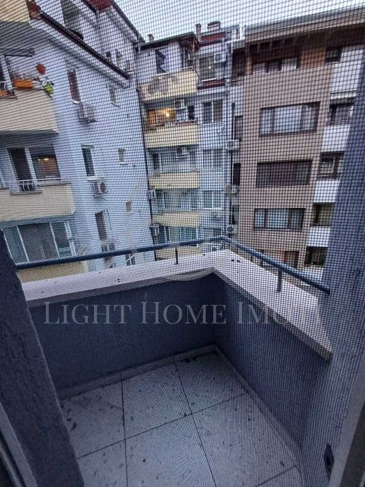 Продава се Тристаен апартамент в Пловдив, Кършияка - 65 кв.м за 3060 €/кв.м - Снимка #16