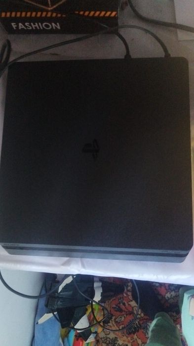 Vand ps 4 slim impecabil