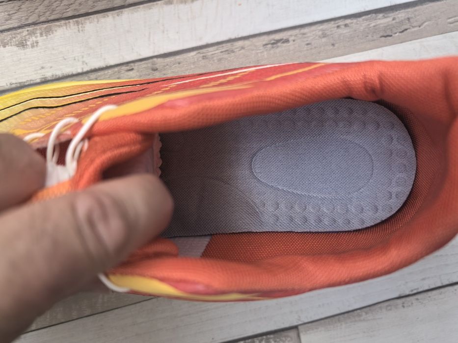 Маратонки нови 44 и 42 номер