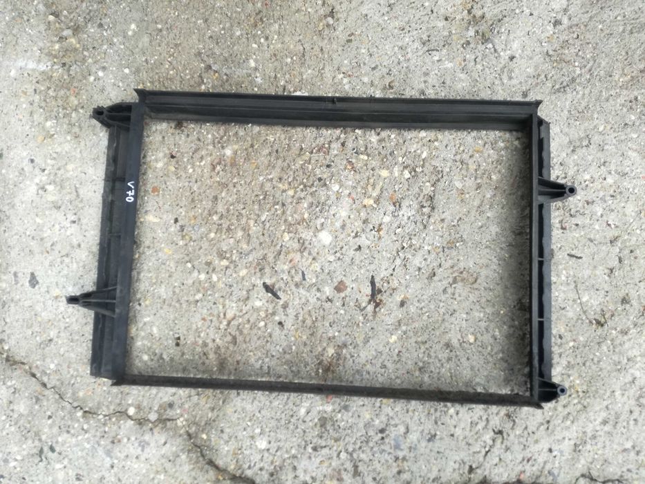 Volvo V70 S60 Волво в70 ляв подкалник очиларка маска греда