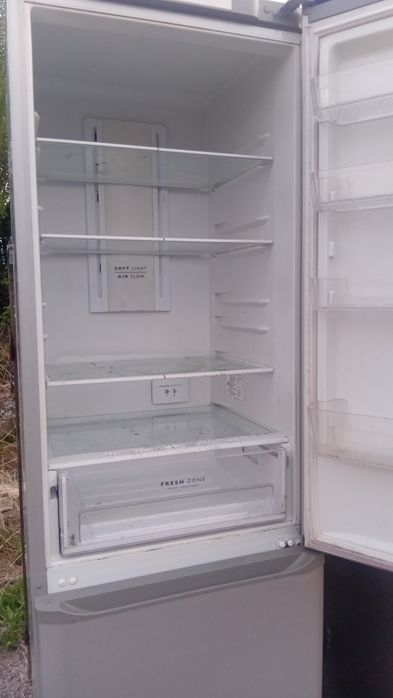 Тоңазытқыш сатылады жақсы  істеп тұр