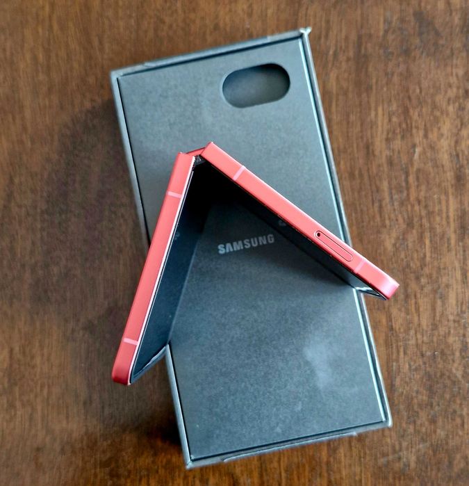 Samsung Z Flip 7 coral red
