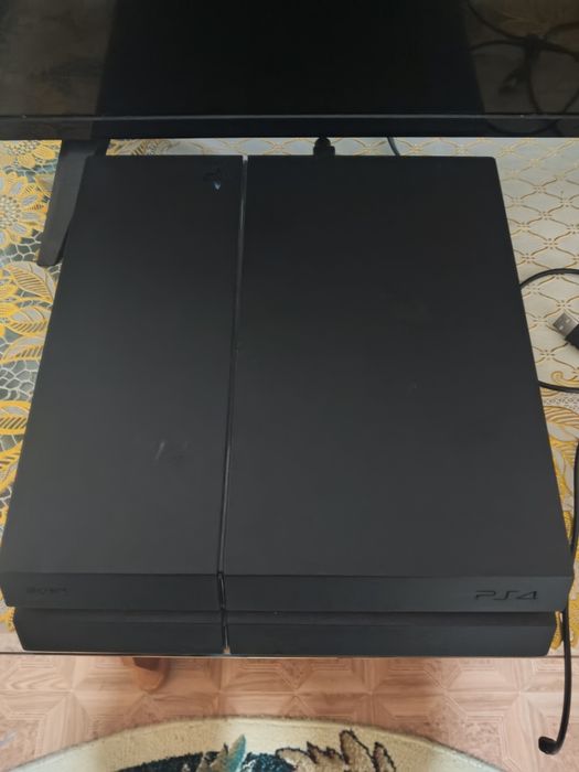 PlayStation 4 в идеальном состоянии