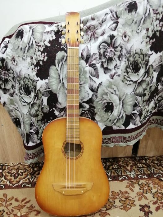 Продам гитары шестиструнные