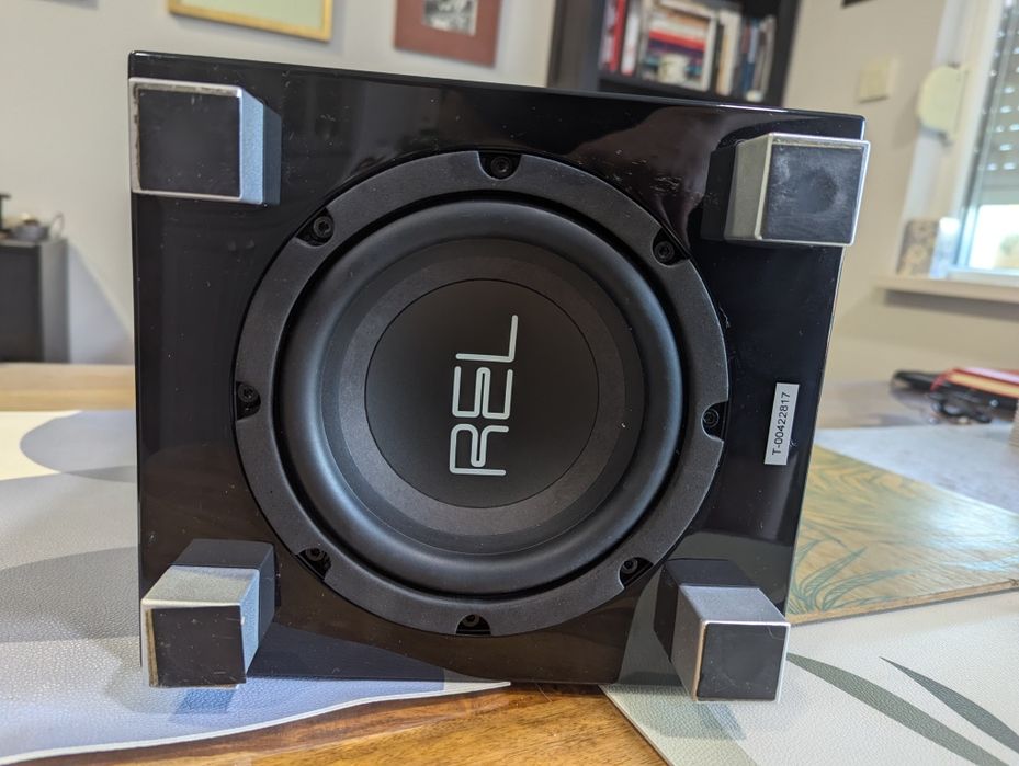 REL T-Zero – компактен субуфер за Hi-Fi и домашно кино