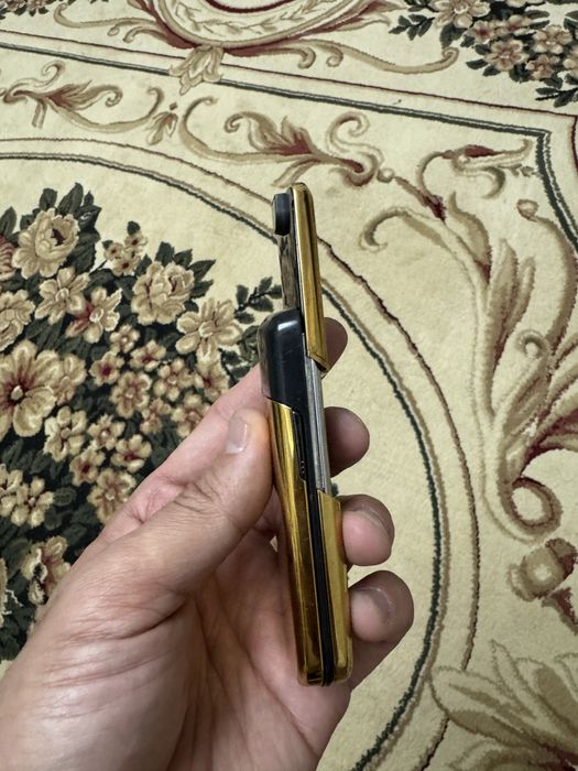 Nokia 8800 сотилади.