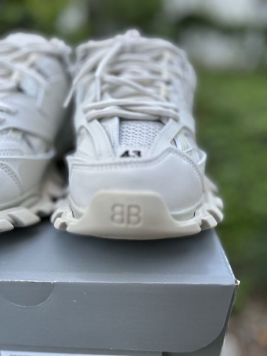 Balenciaga track (cream/white)