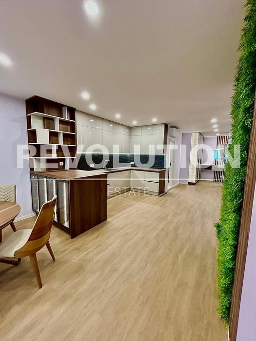 Четиристаен апартамент в района на м-т Ален Мак!