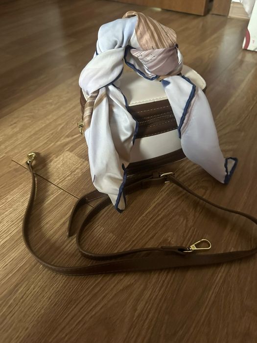 Дамска чанта с кърпа – стилна и компактна