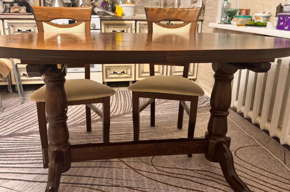 Продам деревяный стол со стульями