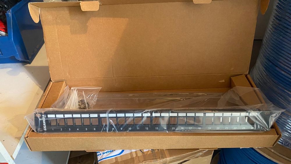 Vand cablu  cat7,cat6,cat5E plus diverse accesorii pentru a  echipa o instalatie