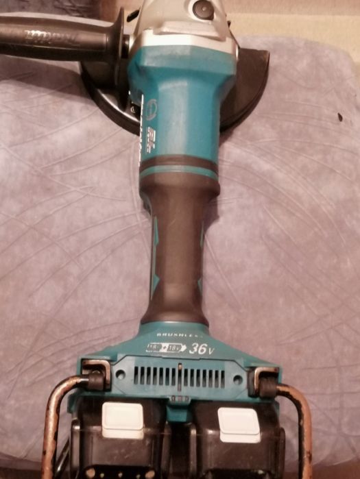 Безчеткова Makita DGA 700