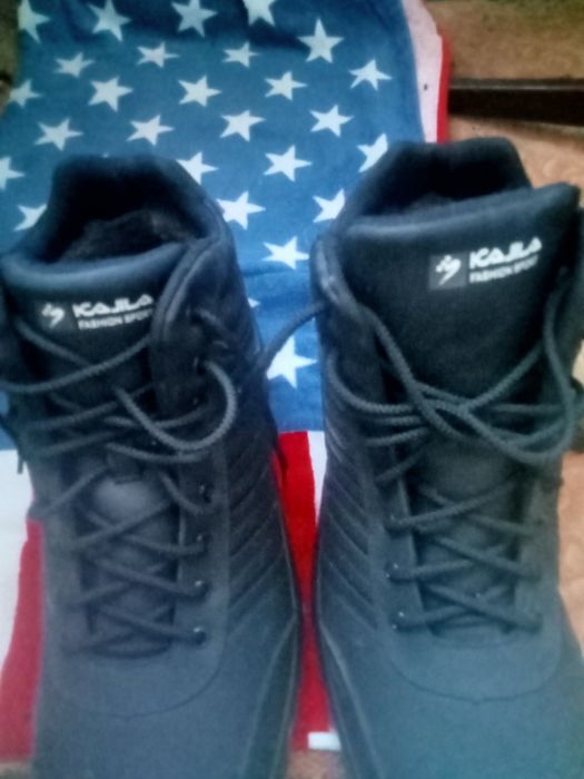 Отдам даром кросовки новые размер 50.