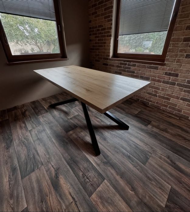 Трапезни маси от масив дъб с метални крака