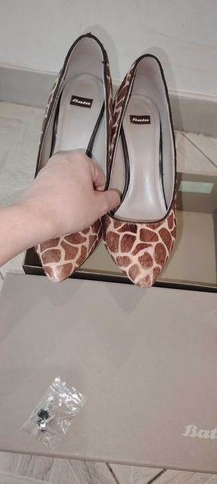 Обувки с естествен косъм Bata