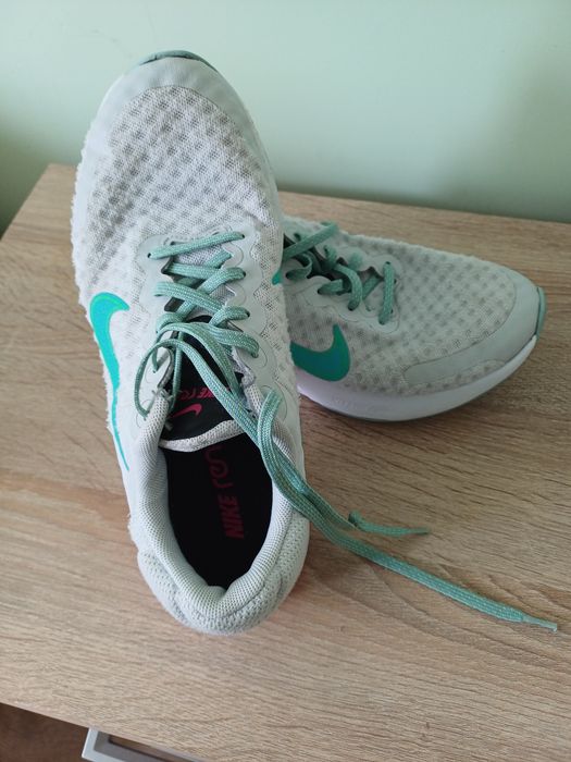 Оригинални дамски (детски)маратонки Nike