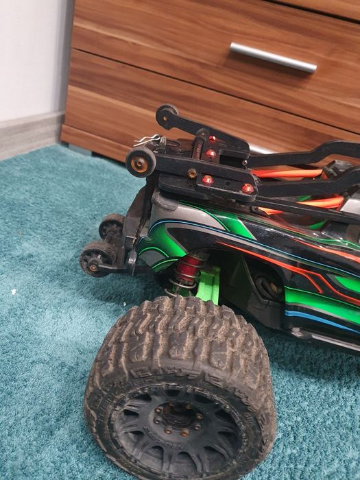 Рц Траксас Макс  1/10