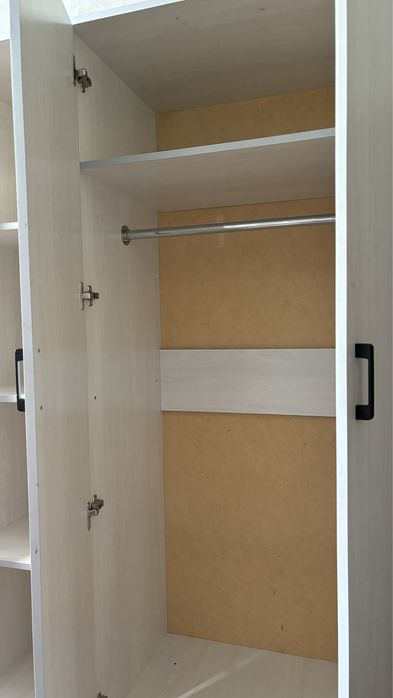 Шкаф для одежды трехдверный