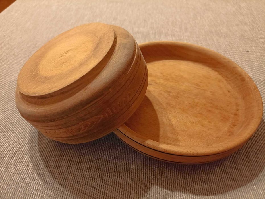 Две дървени купи