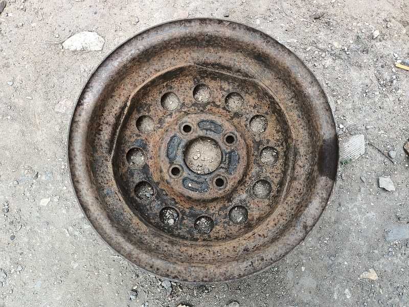 Продам ОДИН оригинальный металлический диск на Ford