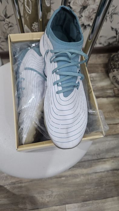 Футбольные кроссовки