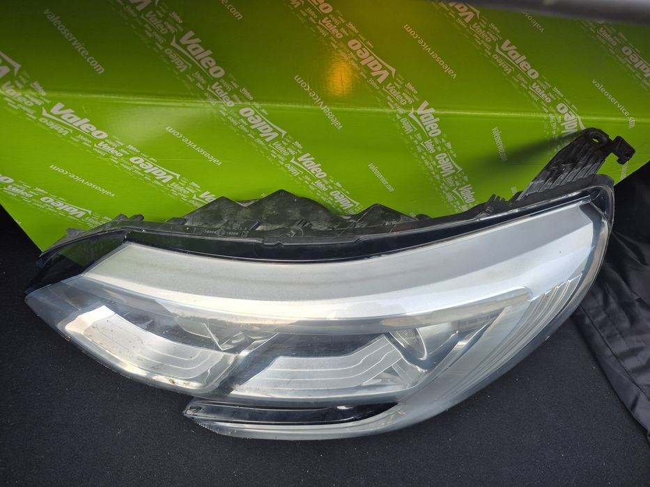 Far stânga Renault Megane 4 – Valeo 260606911R / 90089405 – H7 Original Renault