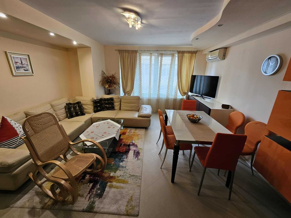 Дава се под наем Тристаен апартамент в Варна, Червен площад - 100 кв.м за 797.64 € - Снимка #11