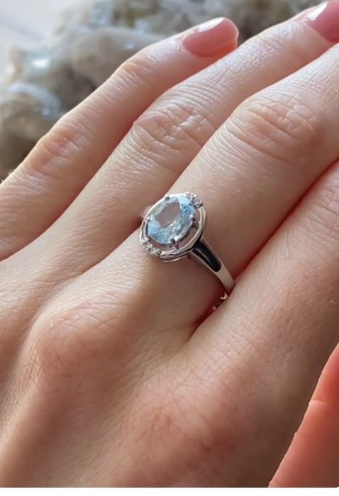 Серебряное кольцо с натуральным топазом