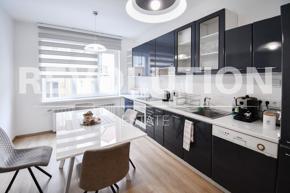 Дава се под наем Четиристаен апартамент в София, Център - 130 кв.м за 1350 € - Снимка #3