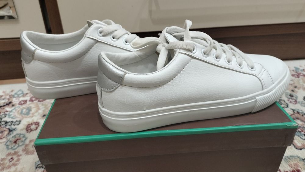 Продам белые кеды