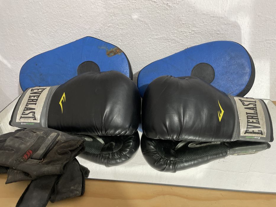 Спорт инвентарь перчатки