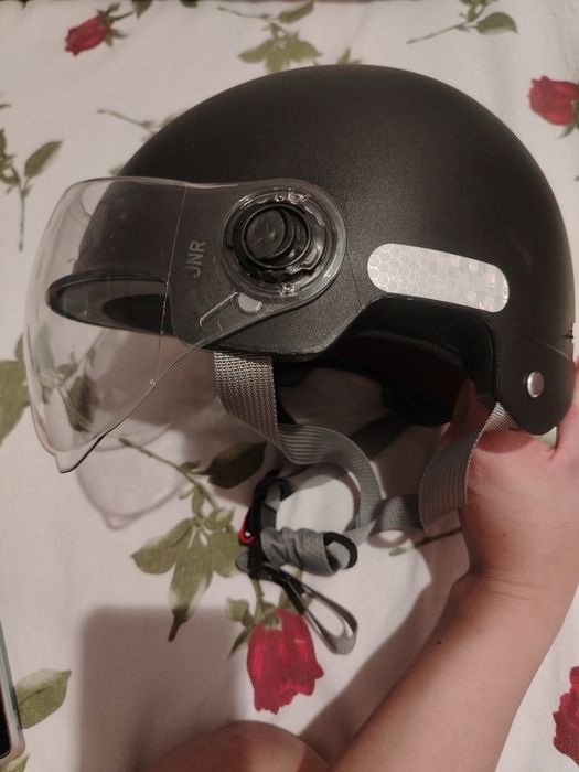 черный полушлем (каска)