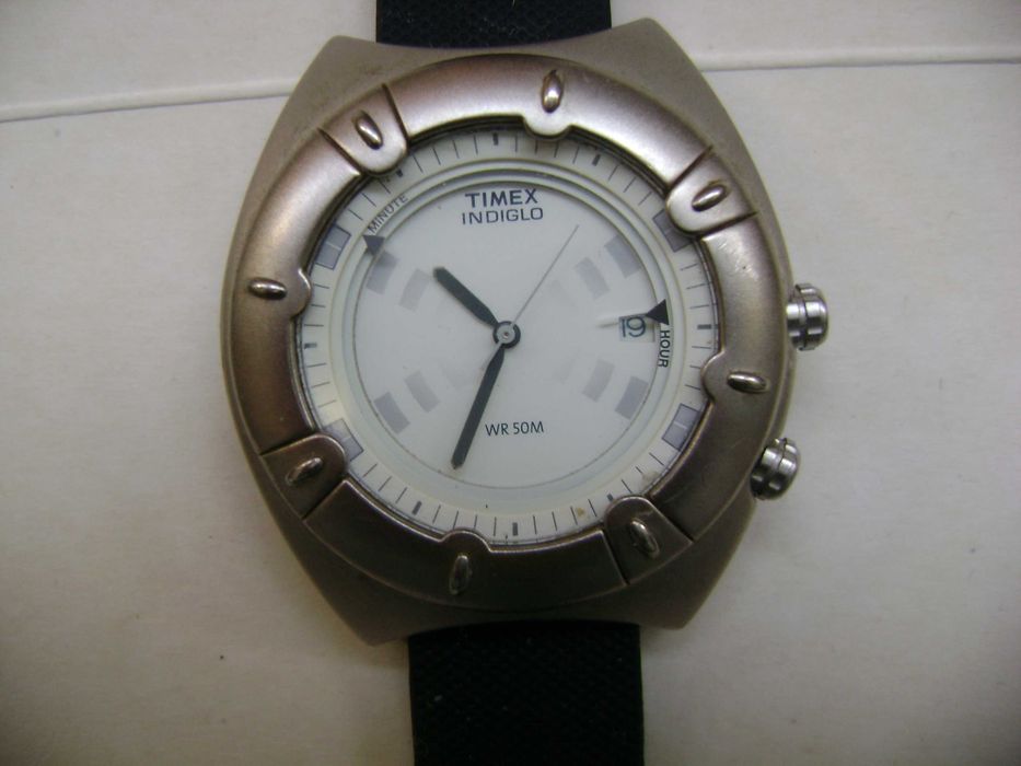Продавам 5 броя кварцови часовника Nautica,Swatch,Foce,Timex,Q&Q