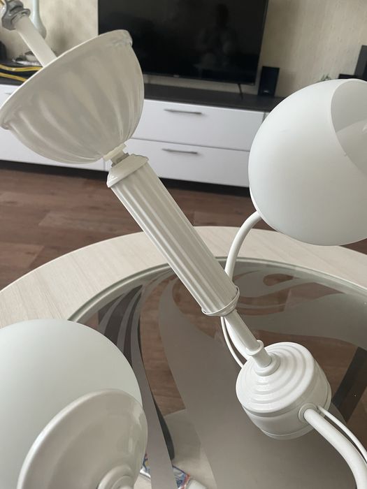 Продам люстру