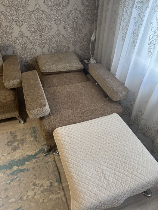 Продается диван с двумя креслами