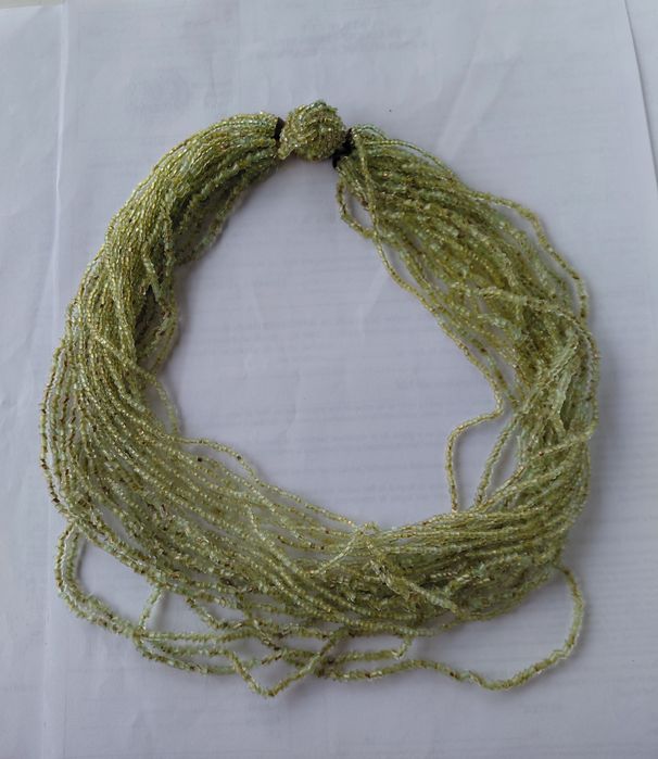 Colier statement multifir, mărgele sticlă verde-fistic (40 cm)