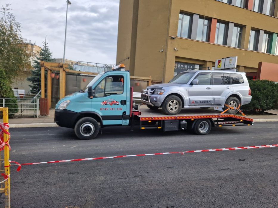 Platforma Iveco cu macara și troliu