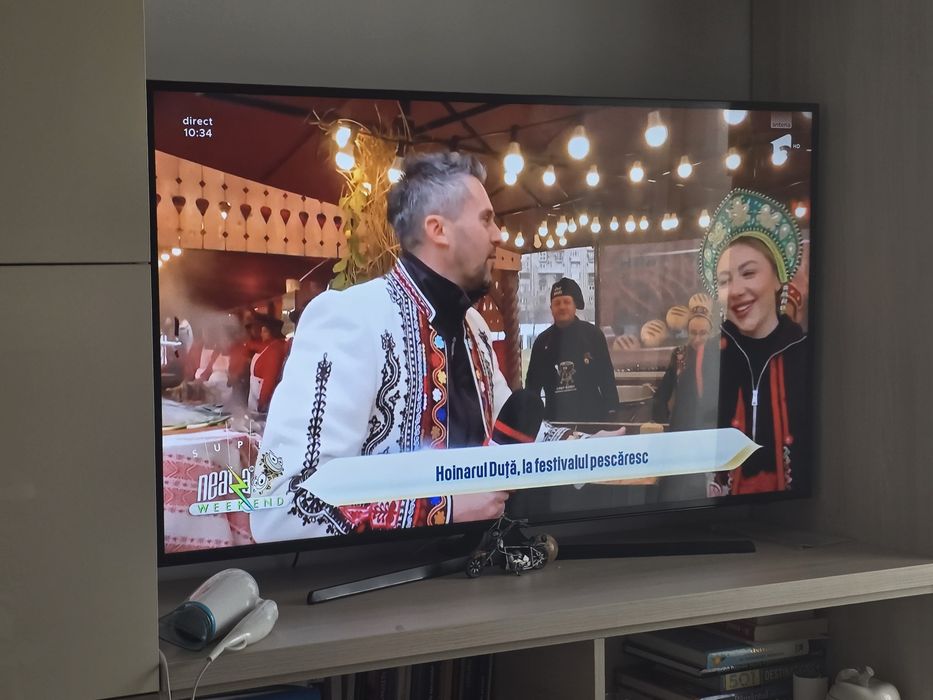 Vând televizor Samsung, diagonala 139cm.Functioneaza bine