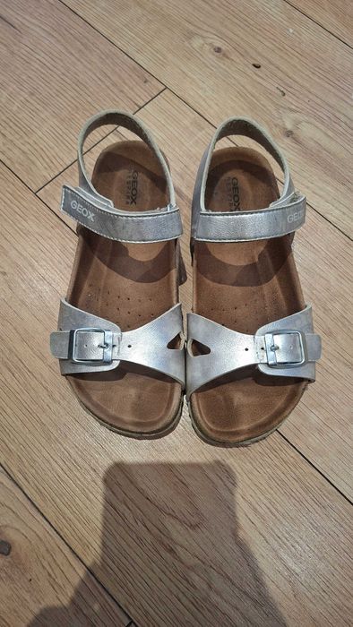 Сандали сребристи Geox