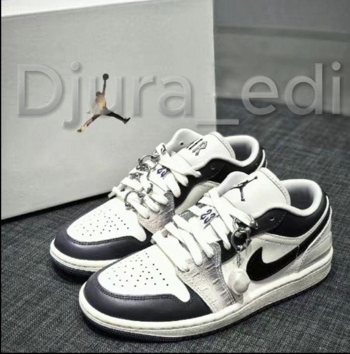 Кроссовки Nike Jordan  и. Travis Scott