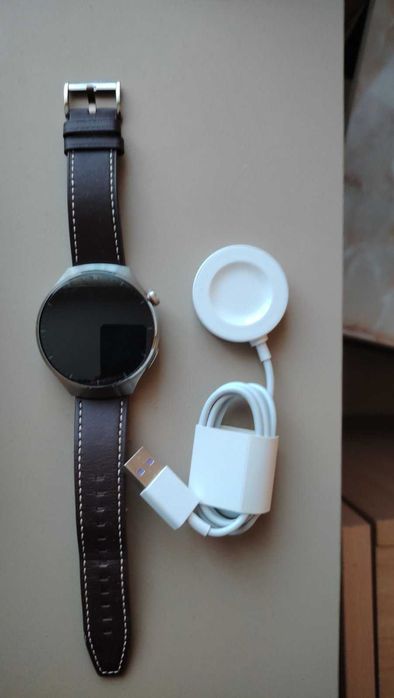 часовник Huawei Watch 4 pro+безжично зарядно