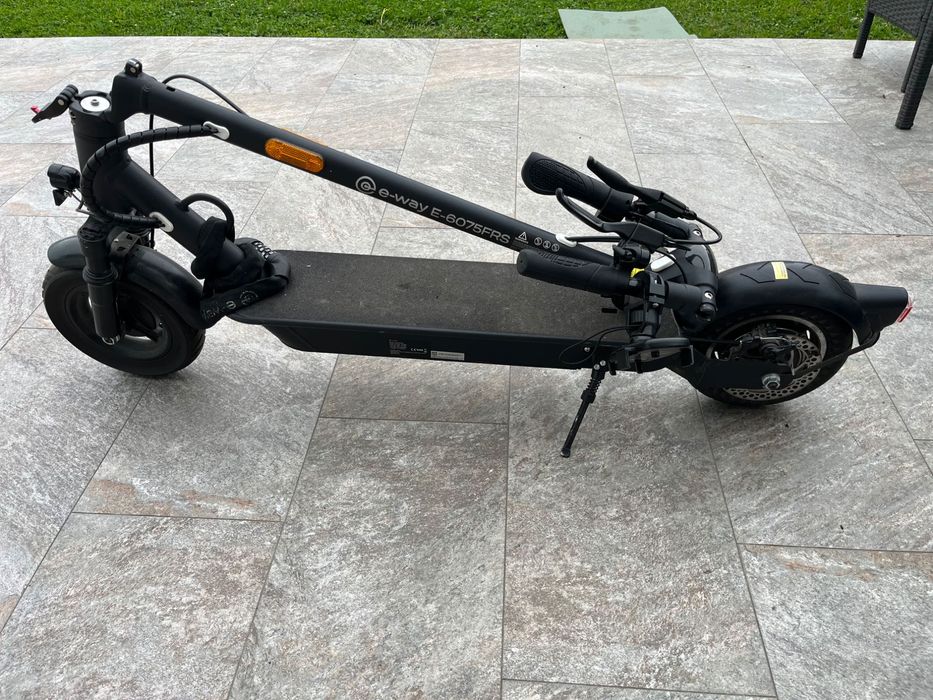 Trotinetă electrică E-Way E-6075FR + accesorii originale
