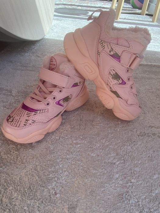Кроссовки на девочку