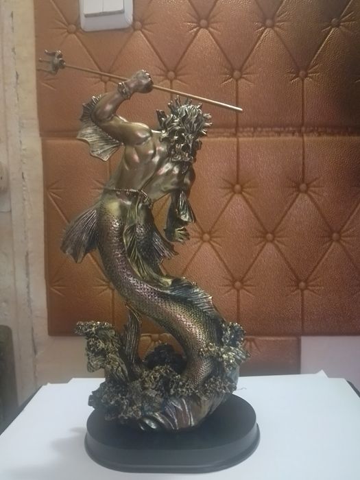 Статуетка - 28 см.