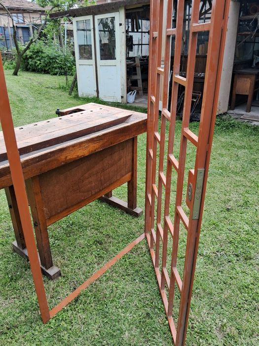 Метална врата с брава