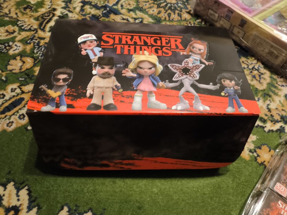 Фигурки очень странные дела