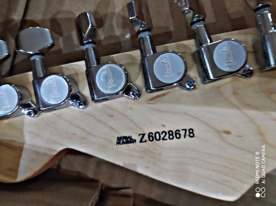 Upakovkada Yengi Elektr Sola Gitara Sotiladi