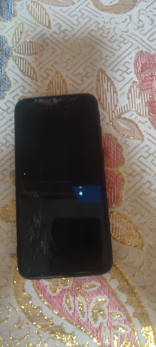 Я продам сомсунг А40  . С 64 гб